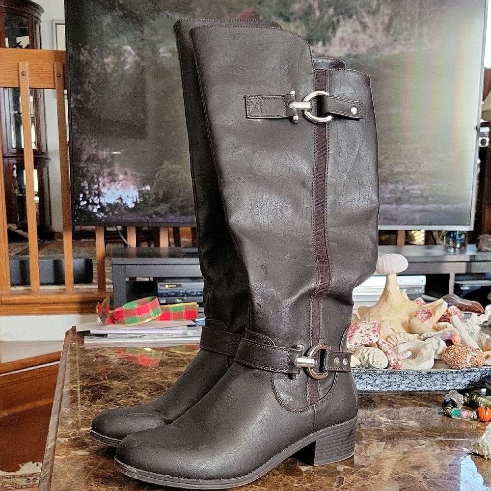 Elegant Brown Knee-High Leather Boots